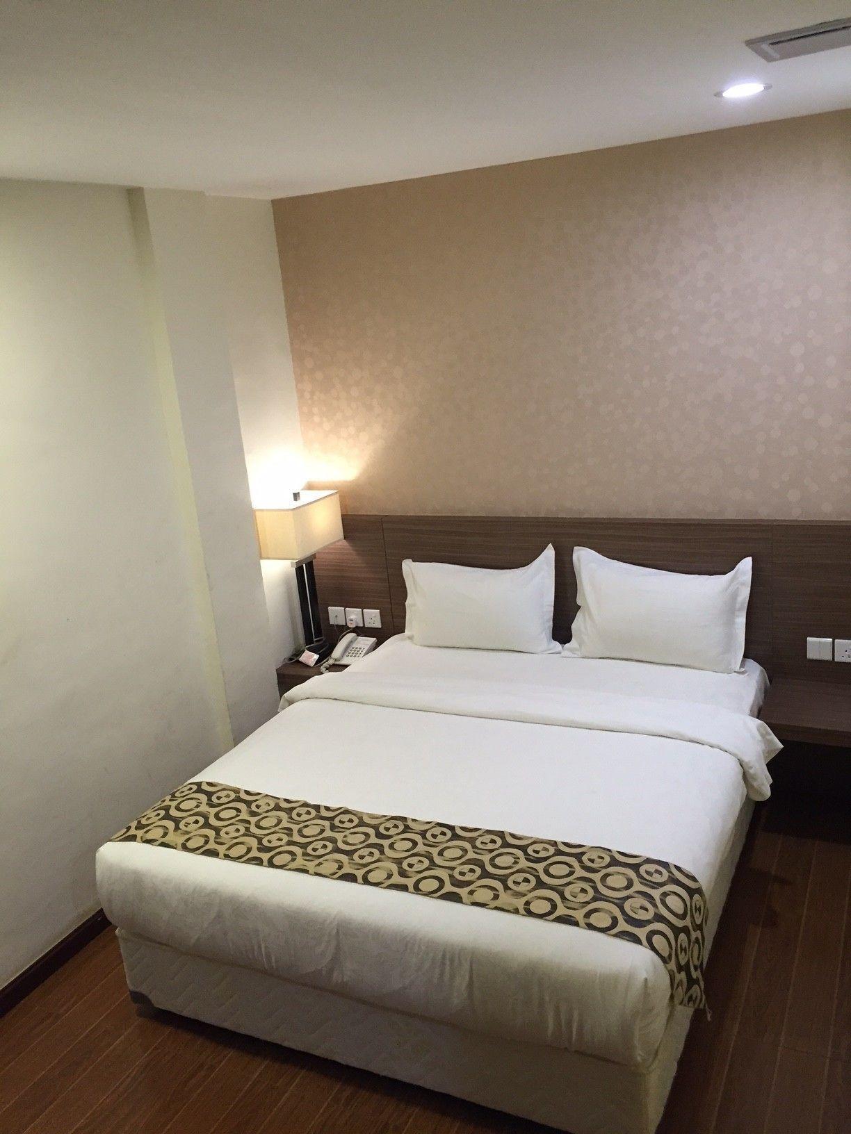 Hana Hotel Batam Экстерьер фото