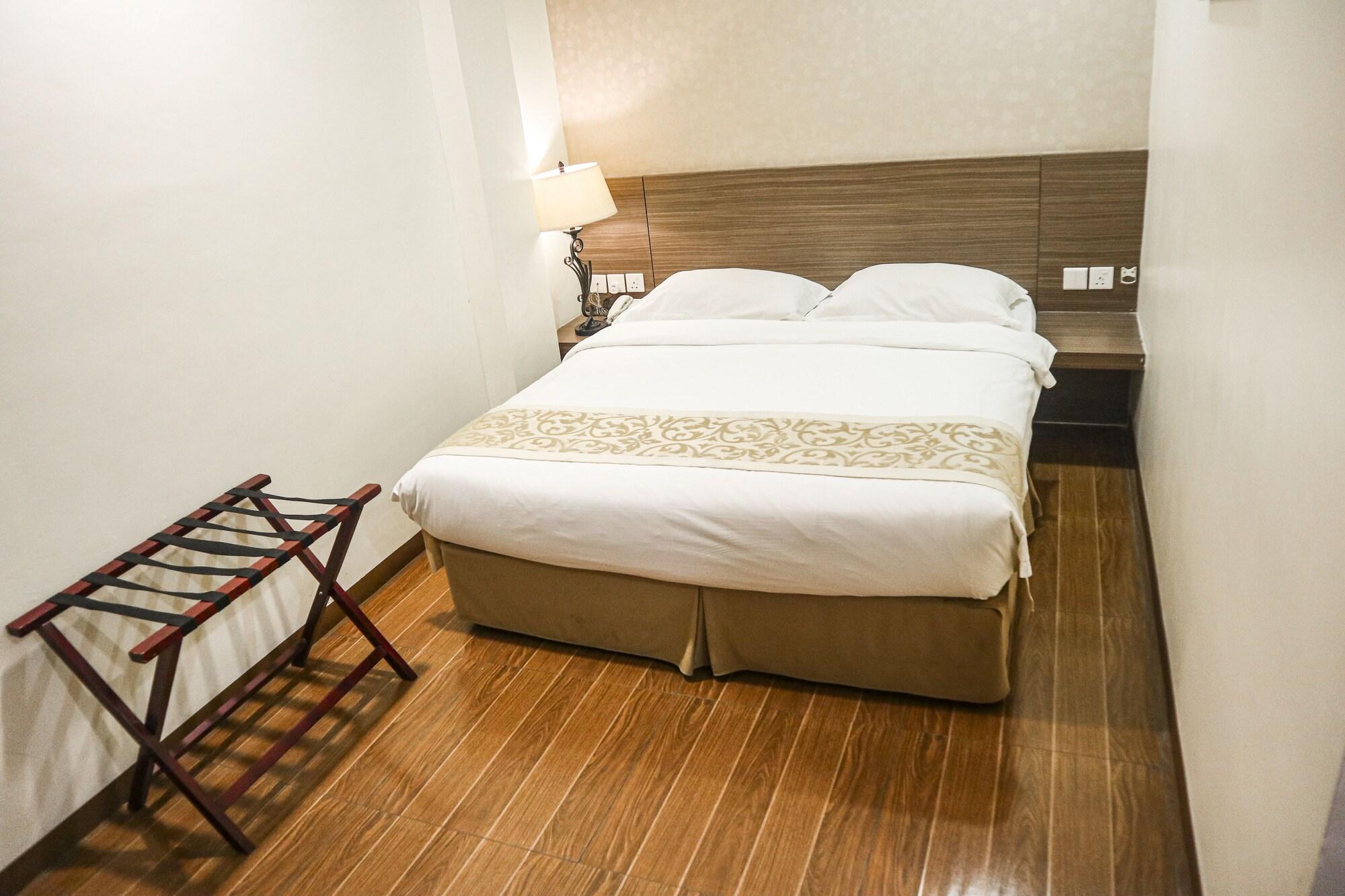 Hana Hotel Batam Экстерьер фото