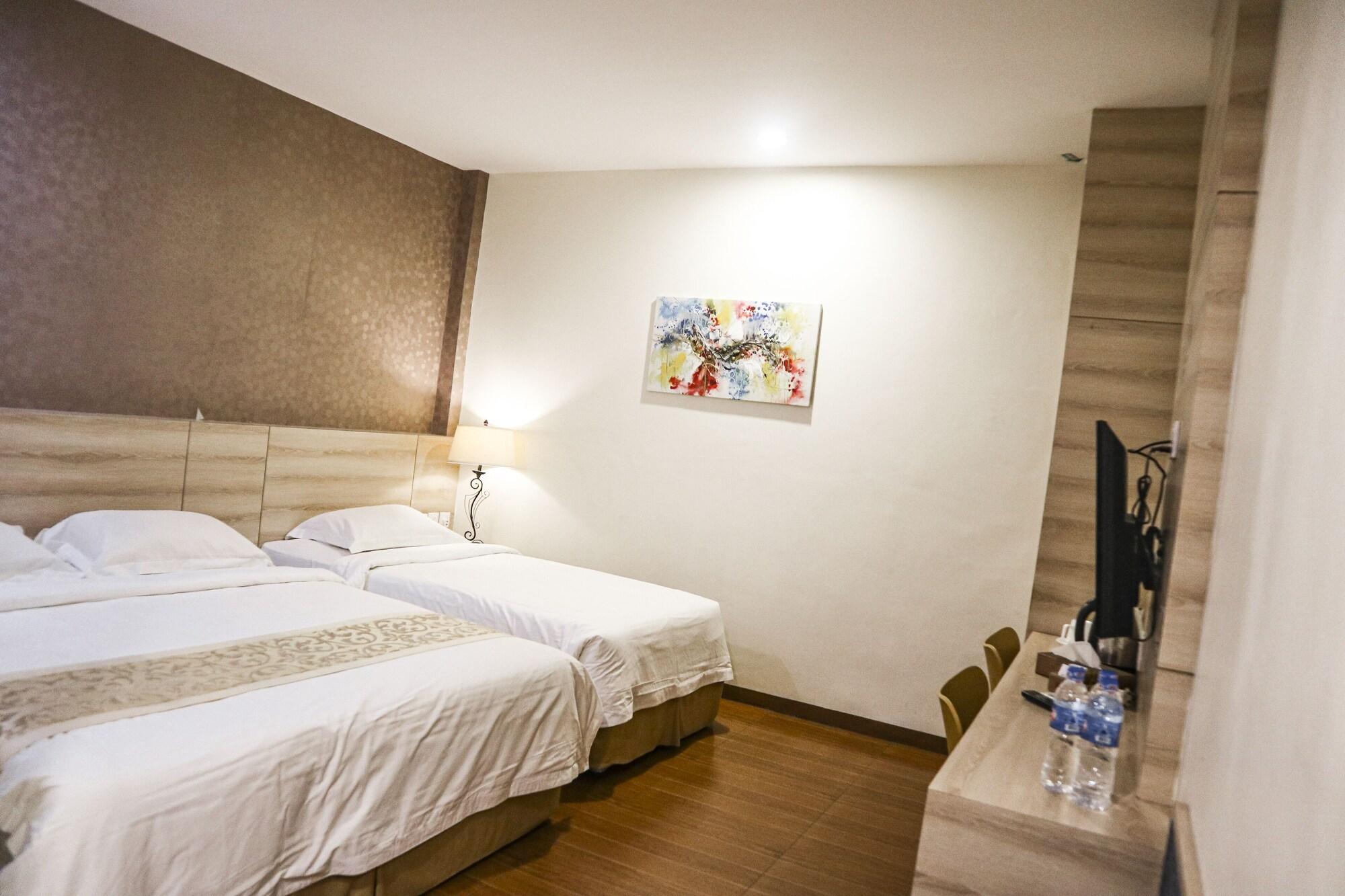 Hana Hotel Batam Экстерьер фото