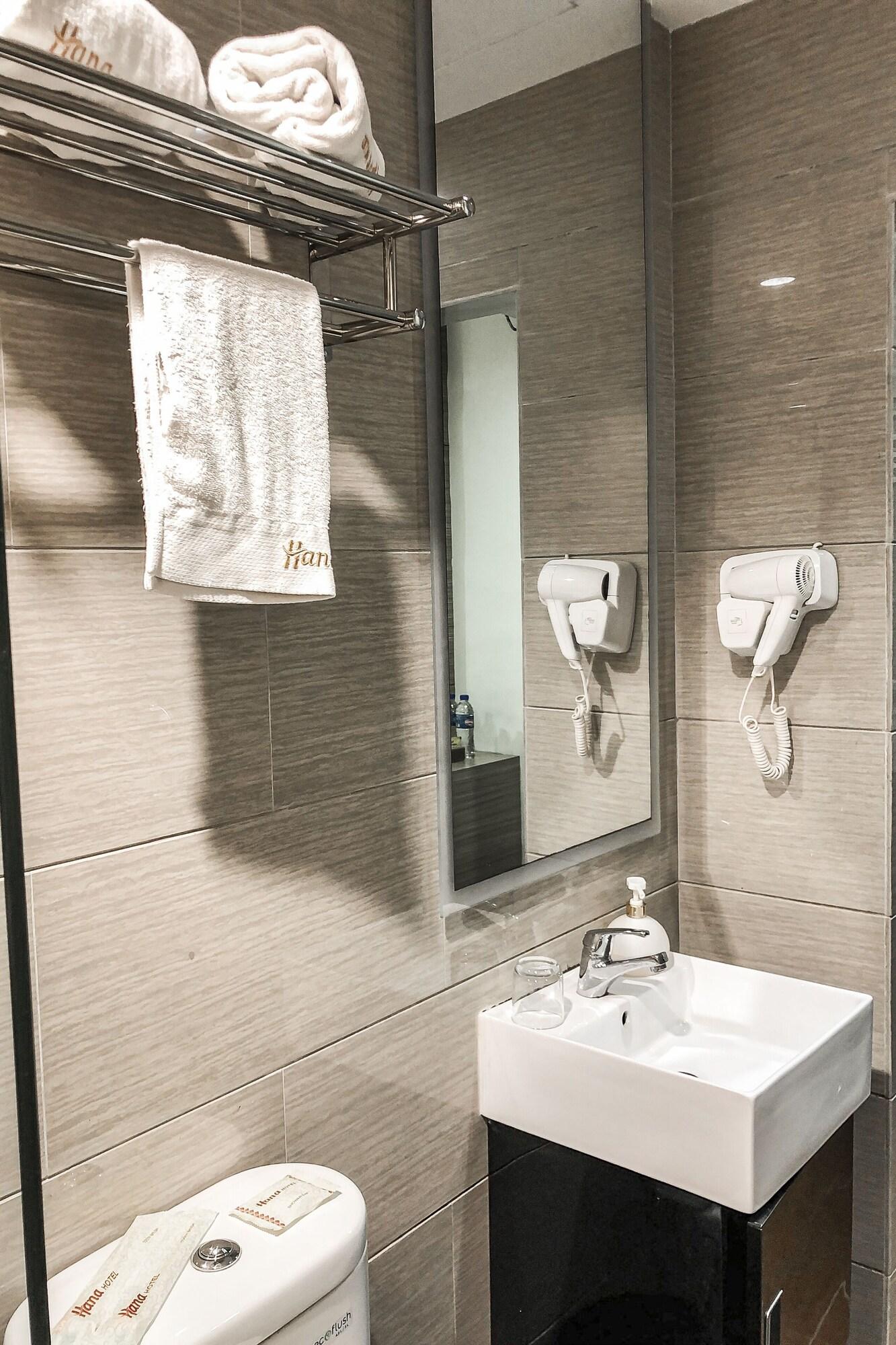 Hana Hotel Batam Экстерьер фото