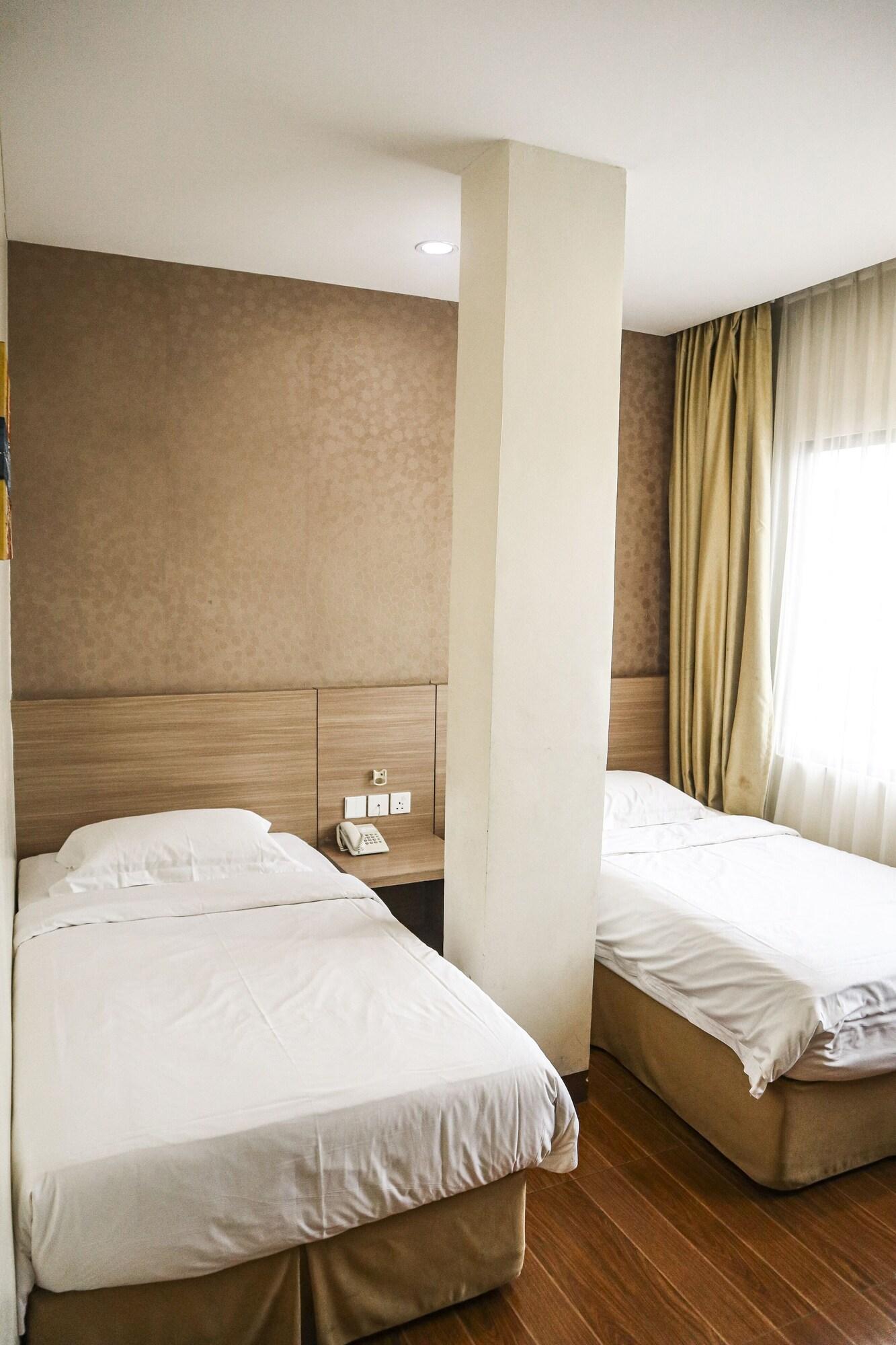 Hana Hotel Batam Экстерьер фото