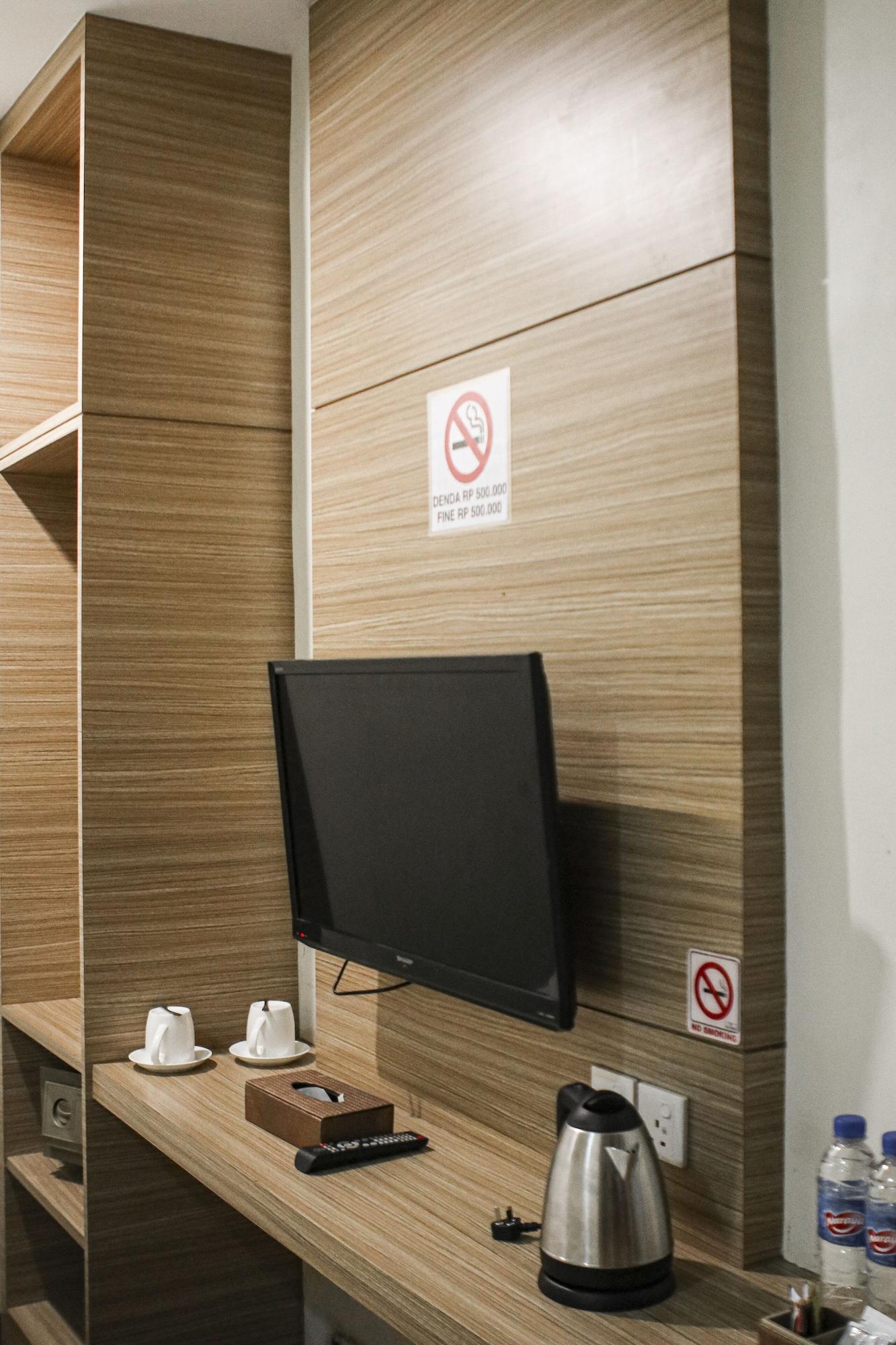 Hana Hotel Batam Экстерьер фото