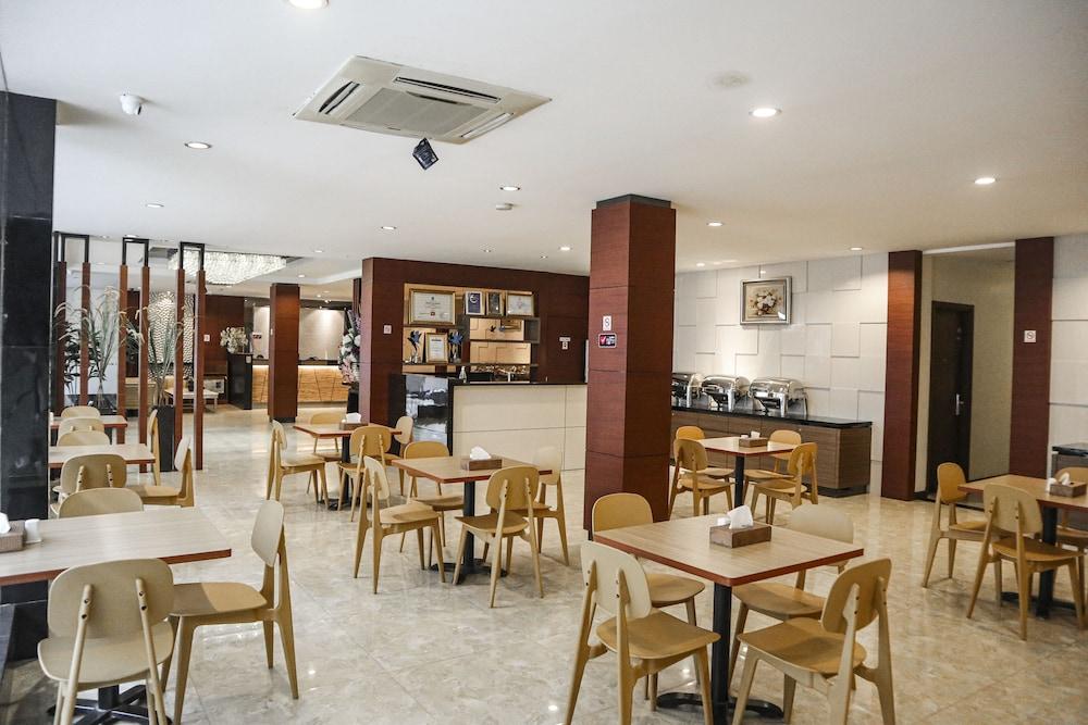 Hana Hotel Batam Экстерьер фото
