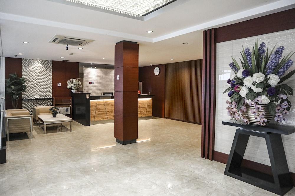 Hana Hotel Batam Экстерьер фото