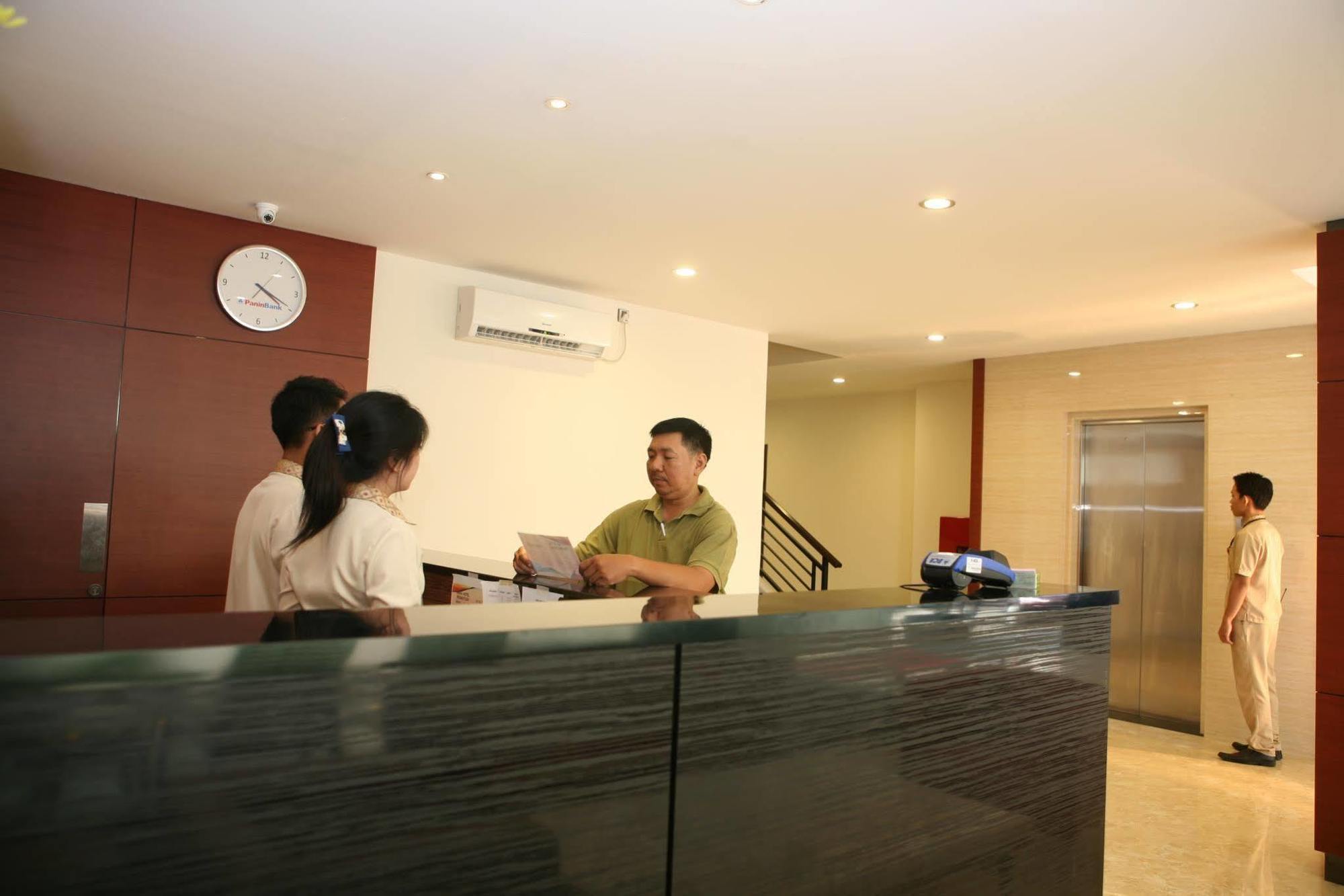 Hana Hotel Batam Экстерьер фото